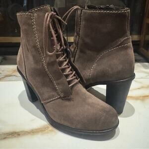 Clarks Women’s Keswick Stone Taupe Suede Lace Up Side Zip Ankle Boots Size 9.5
